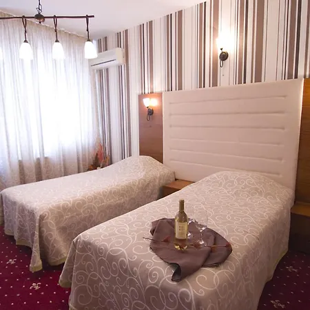 Arena Tarnovo -free Large Private Parking וליקו טורנובו