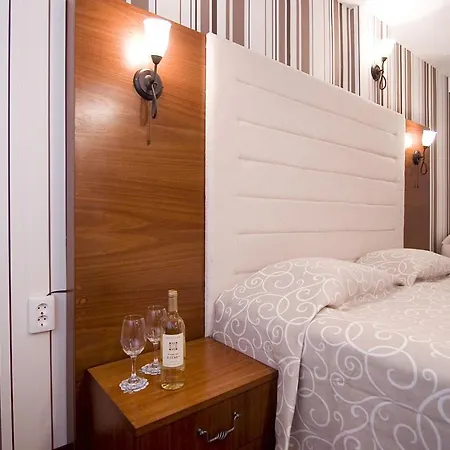 Arena Tarnovo Hotel -Free Private Parking 3*