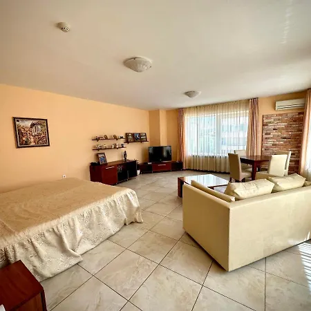 Arena Tarnovo -free Large Private Parking Хотел