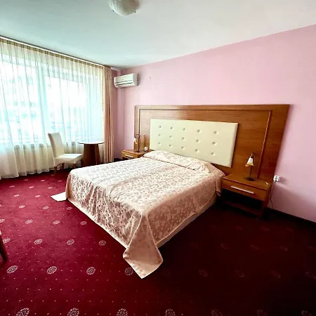 Hotel Arena Tarnovo - Free Private Parking Weliko Tarnowo