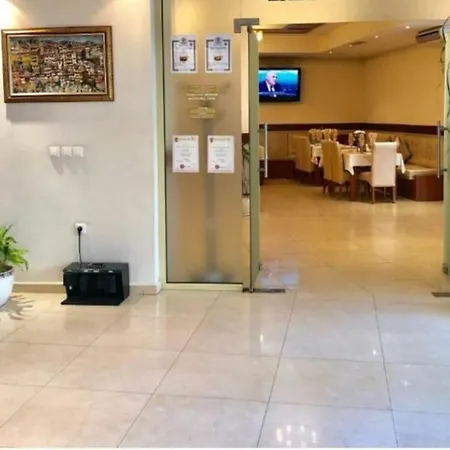 מלון Arena Tarnovo -free Large Private Parking 3*